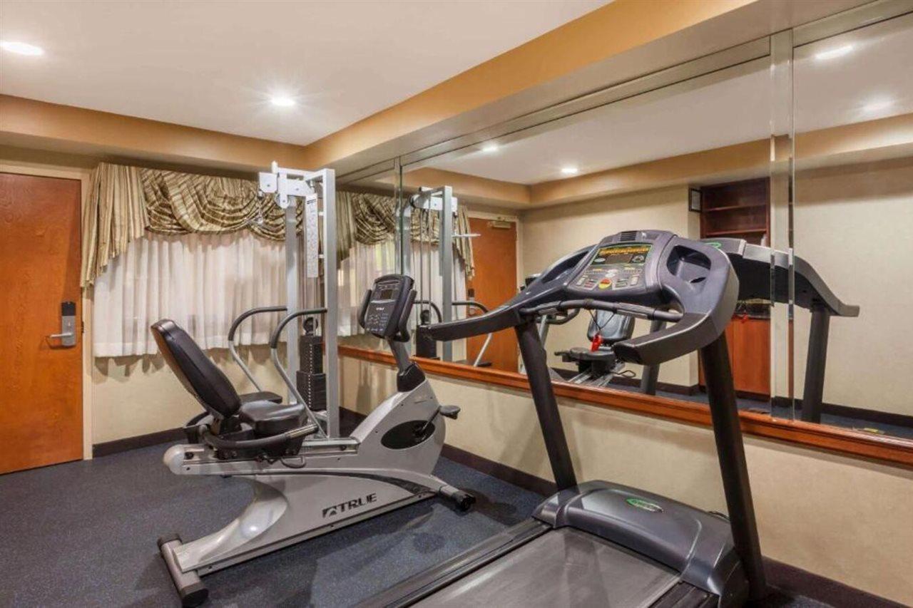 Econo Lodge Woodbridge Iselin Esterno foto