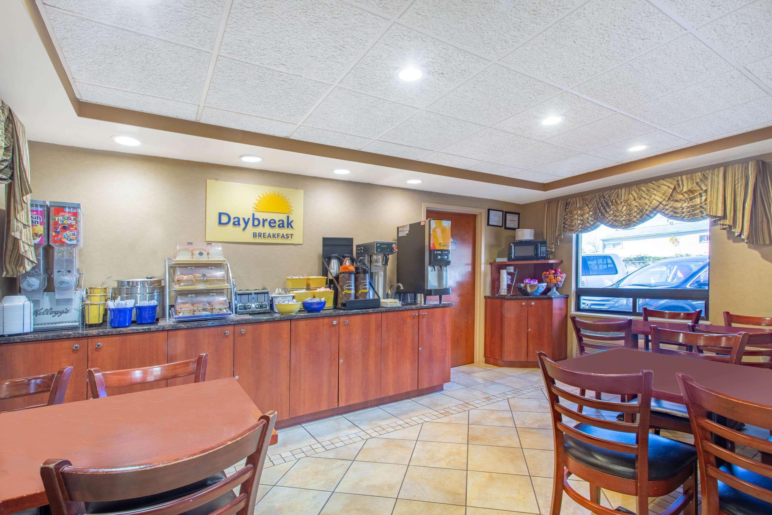 Econo Lodge Woodbridge Iselin Esterno foto