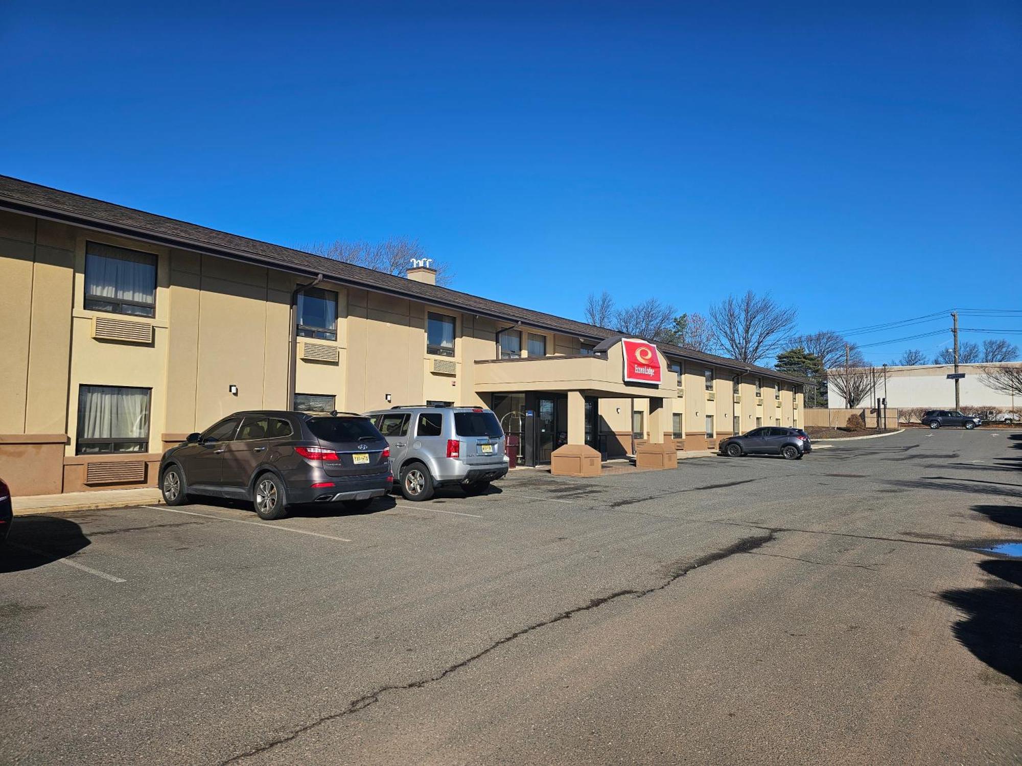 Econo Lodge Woodbridge Iselin Esterno foto