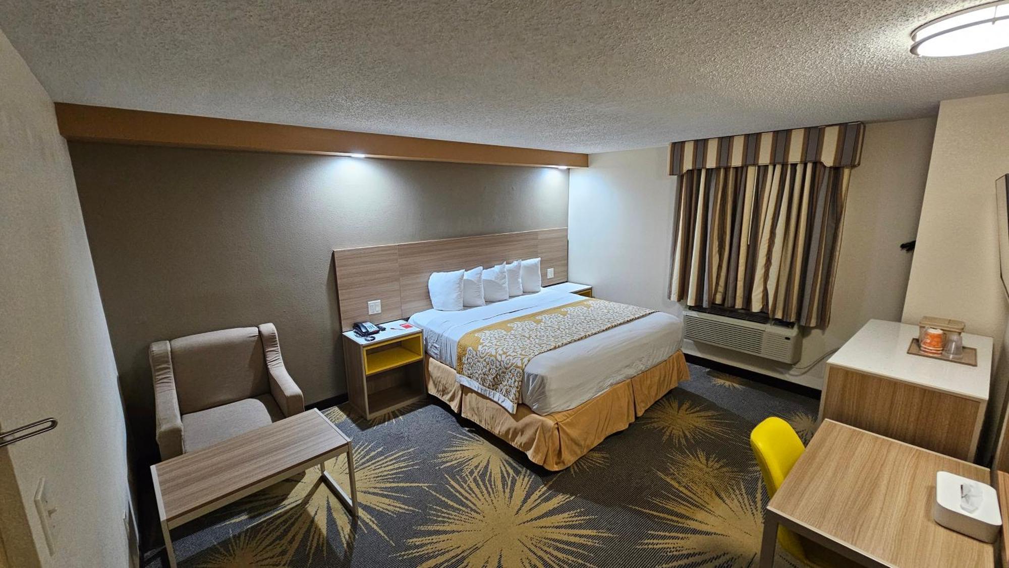 Econo Lodge Woodbridge Iselin Esterno foto