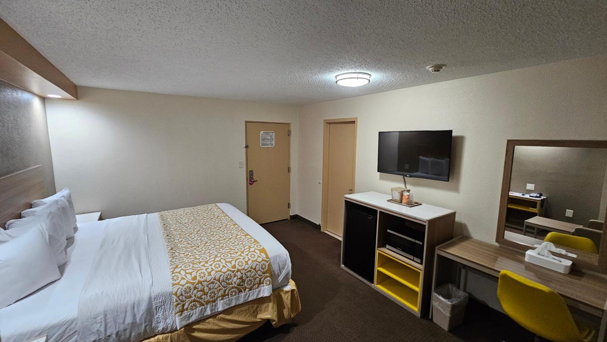 Econo Lodge Woodbridge Iselin Esterno foto
