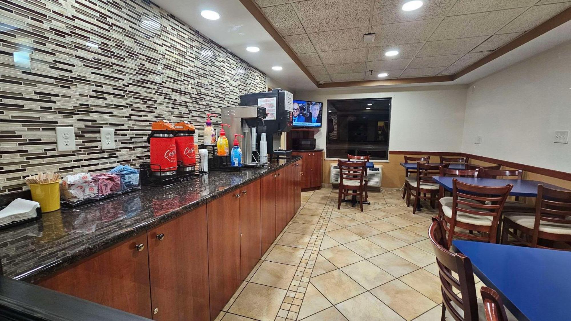 Econo Lodge Woodbridge Iselin Esterno foto