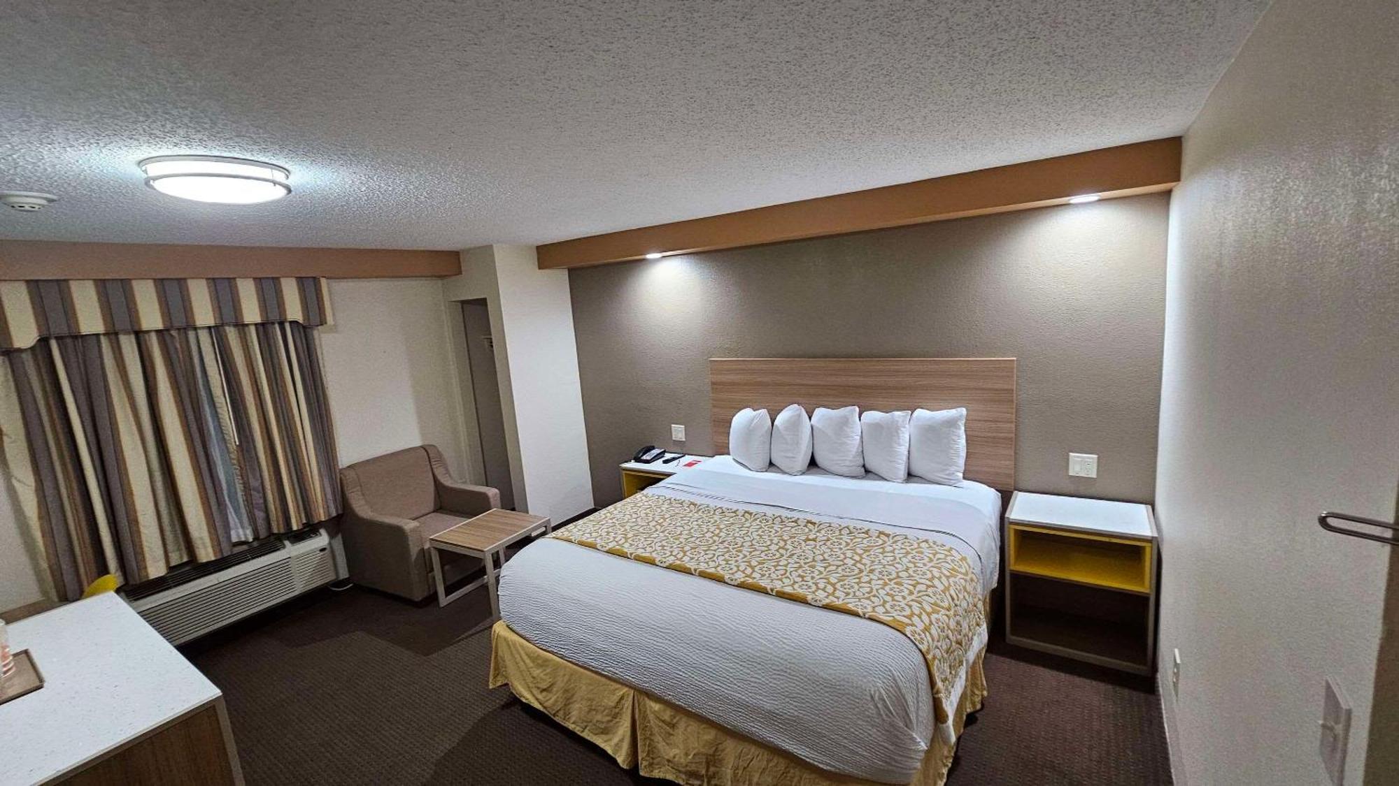 Econo Lodge Woodbridge Iselin Esterno foto
