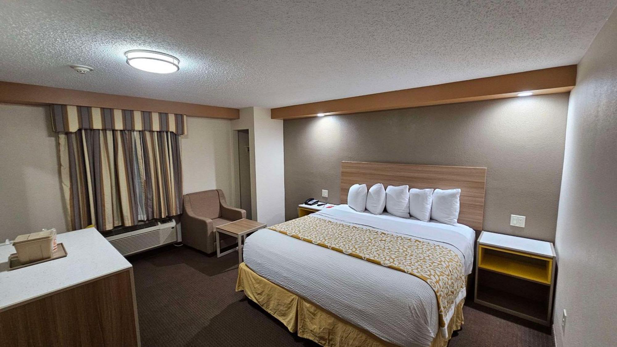 Econo Lodge Woodbridge Iselin Esterno foto