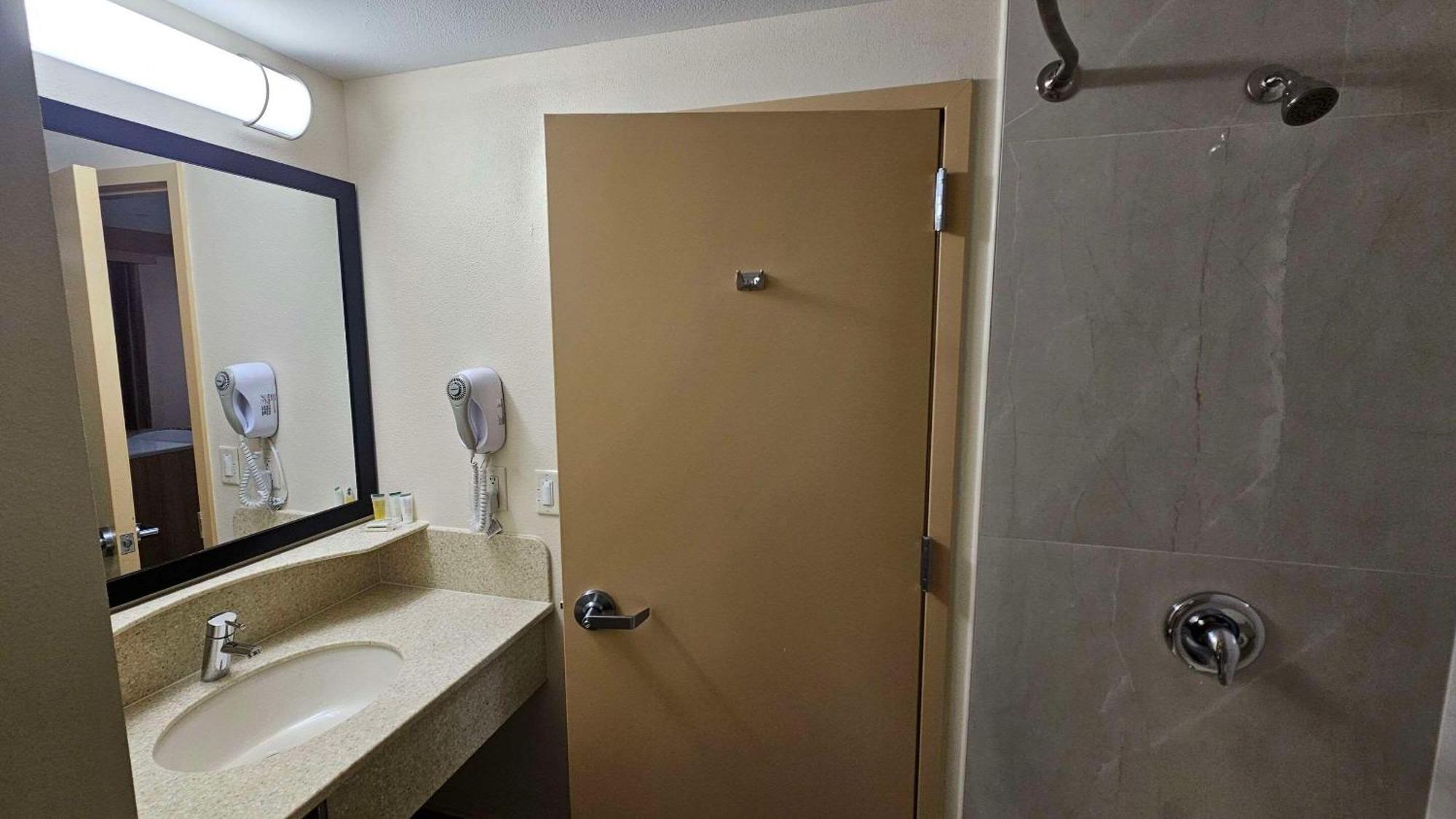 Econo Lodge Woodbridge Iselin Esterno foto