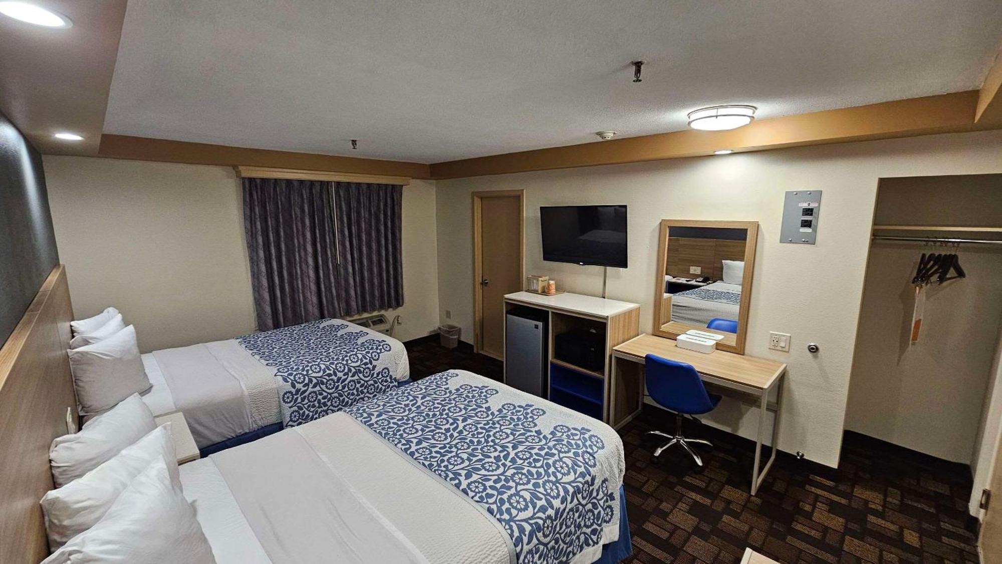Econo Lodge Woodbridge Iselin Esterno foto