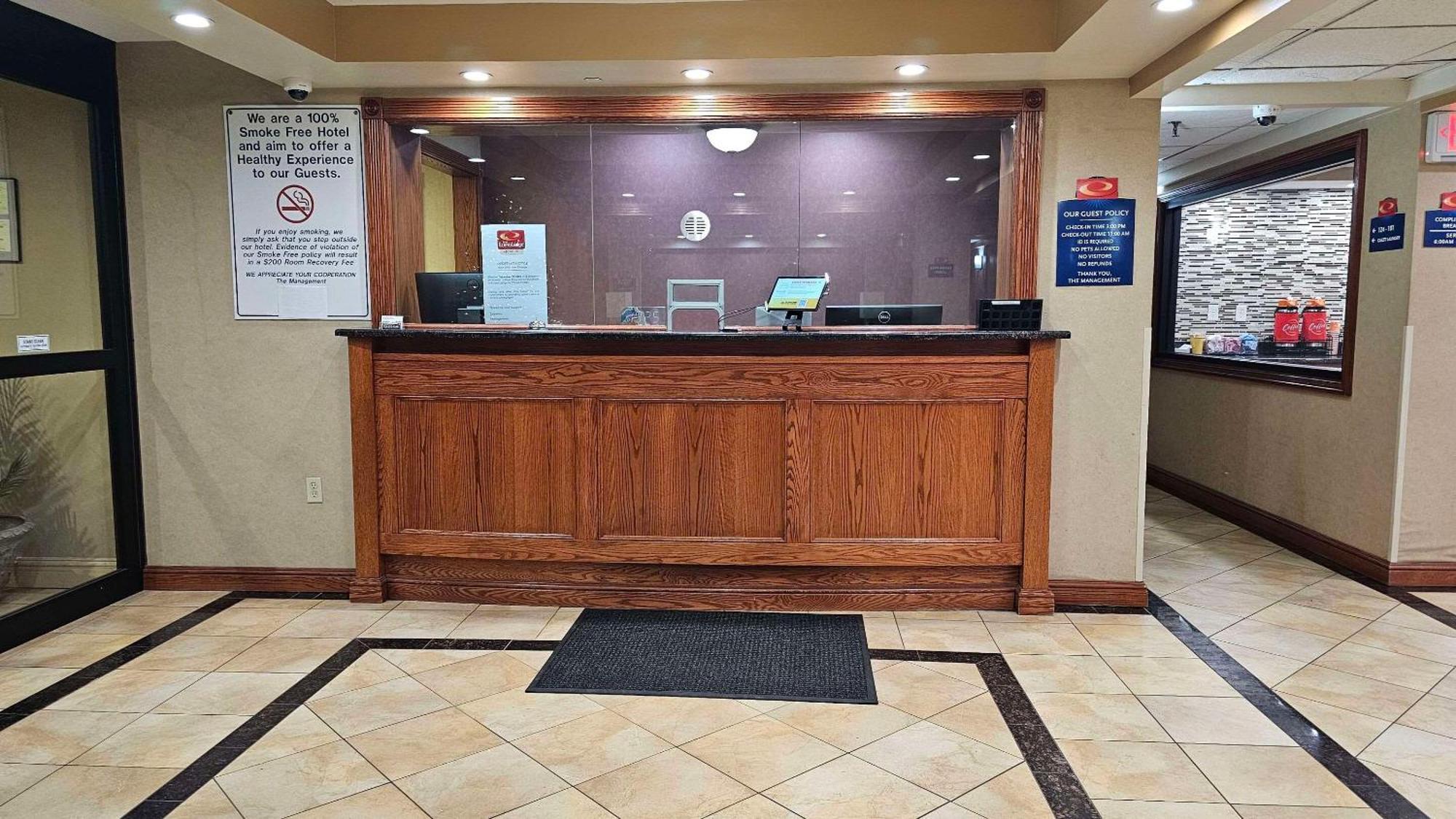 Econo Lodge Woodbridge Iselin Esterno foto