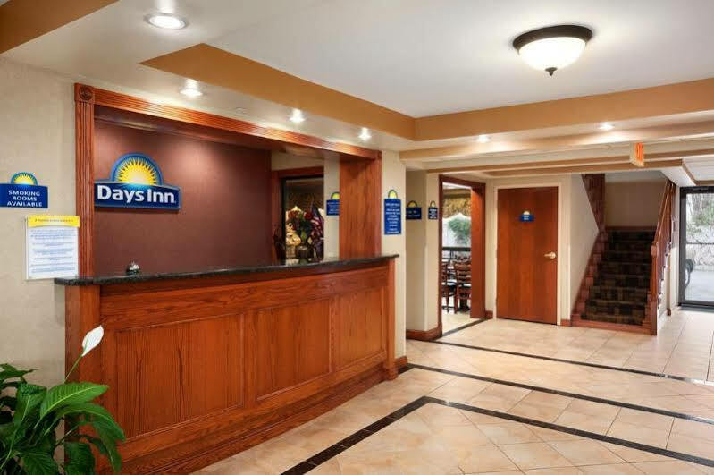 Econo Lodge Woodbridge Iselin Esterno foto
