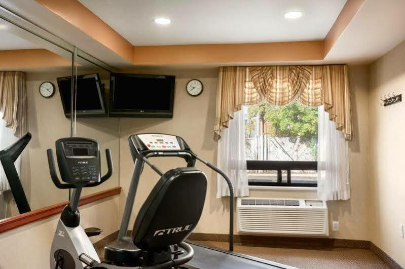 Econo Lodge Woodbridge Iselin Esterno foto