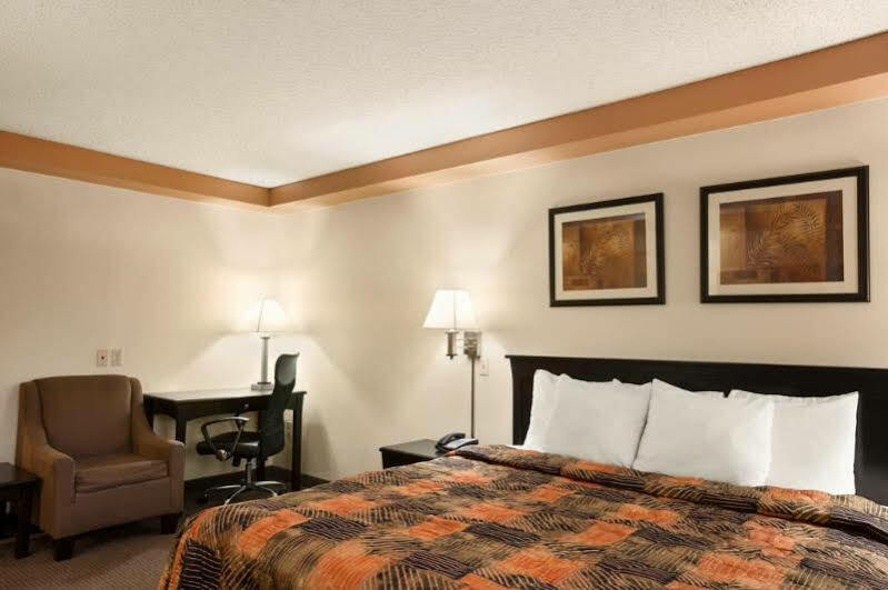Econo Lodge Woodbridge Iselin Esterno foto